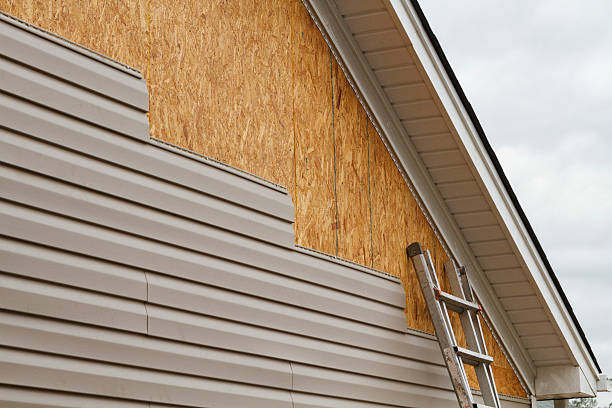 Professional Emergency Siding Repair technician working in Swansea, SC